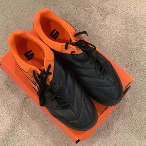 Nike Soccer turf shoes. Nike5 bomba pro.